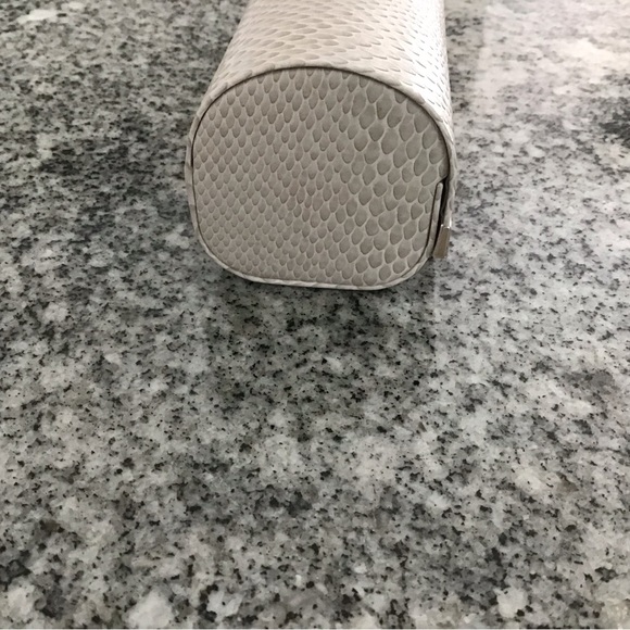 Jimmy Choo Hard Eyeglass Case. - Picture 4 of 4